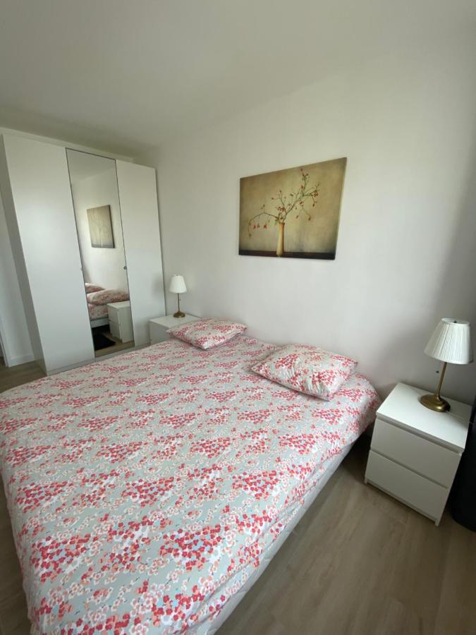 Grand Appartement Courbevoie Paris Exterior photo